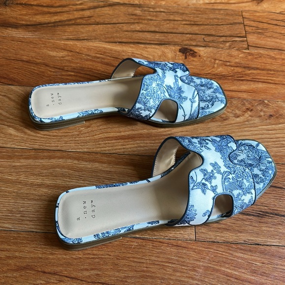 LIKE NEW a new day Nina Sandals Blue and White Floral Print - Picture 6 of 7